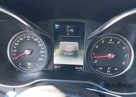 2017 Mercedes-Benz C 300 4Matic z USA, uszkodzony, nr VIN WDDWJ4KB5HF400616